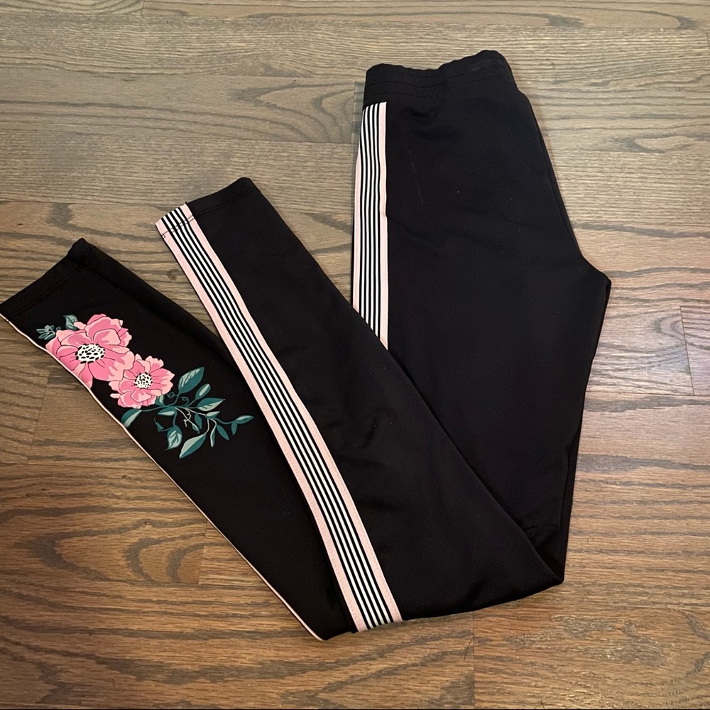 Flower striped black leggings